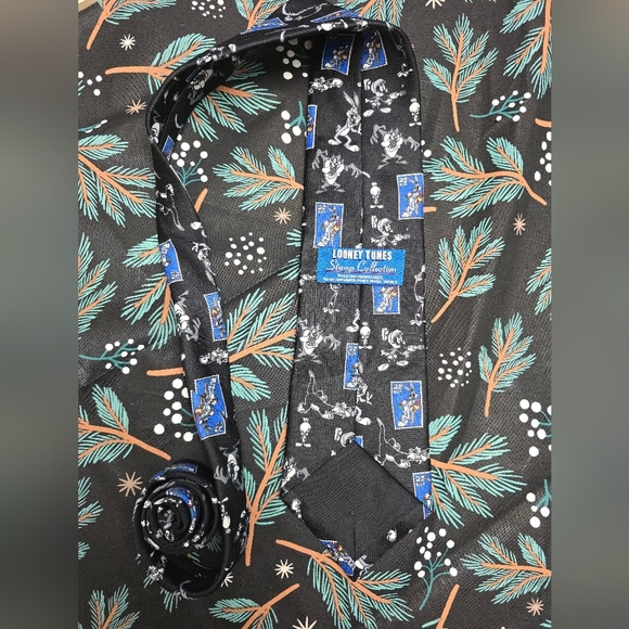 LOONEY TUNES STAMP COLLECTION NECK TIE-BUGS BUNNY Vintage Novelty - Picture 3 of 6